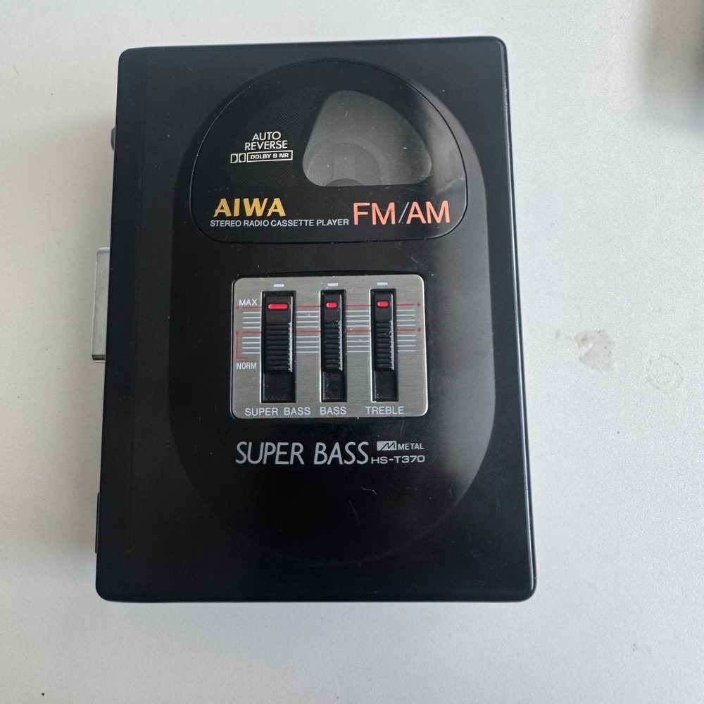 AIWA HS-T370 Portable Cassette Player AM/FM Radio Auto Reverse Super Bass Black